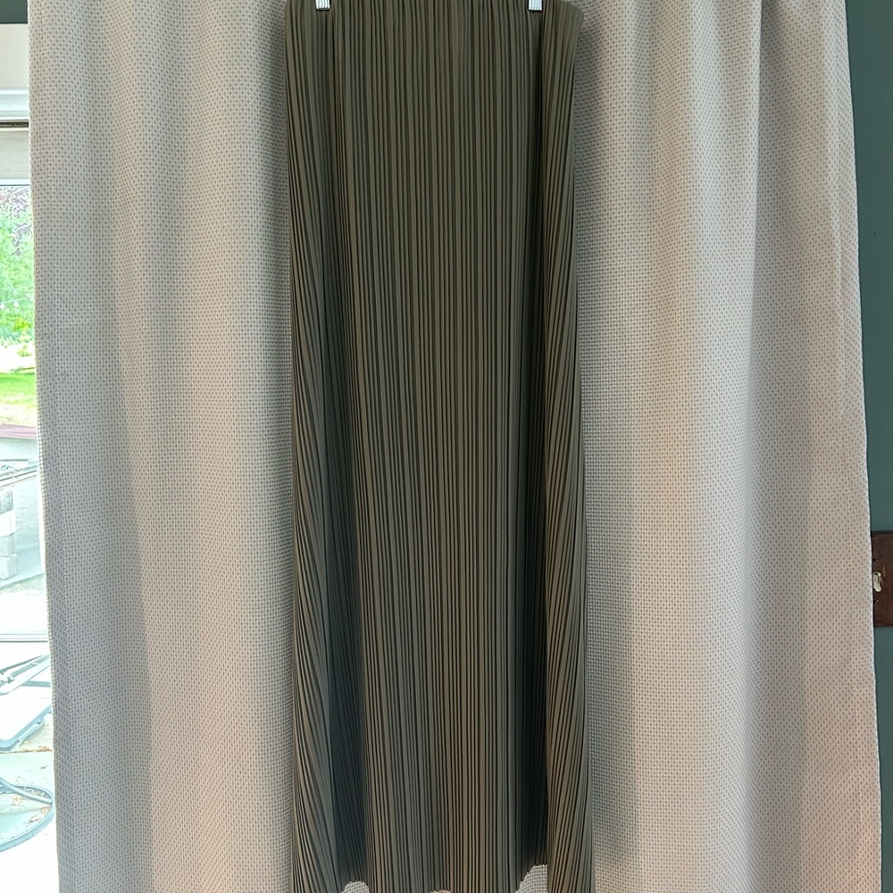 Elegant Green Micro Pleated Maxi Skirt
